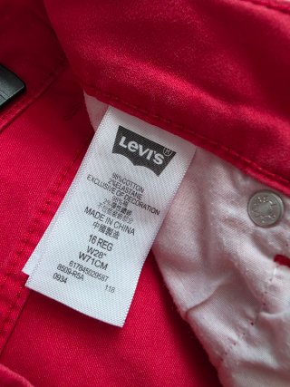 Pantalón corto Levi's rojo niño T16