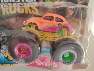 Hot Wheels, Monster Trucks. Drag Bus y Beetle.