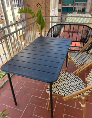 Mesa de jardín negra
