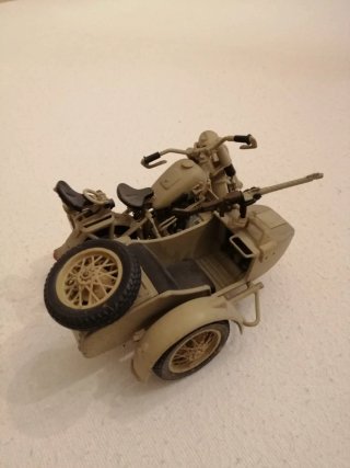 BMW R75 con sidecar Africakorps