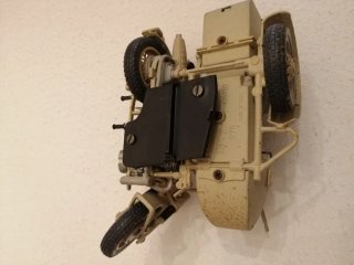 BMW R75 con sidecar Africakorps