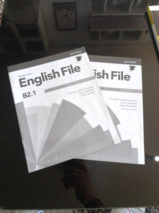 English File With Online Practice for Speakerts...