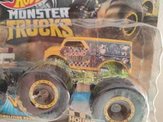 Hot Wheels,Monster Trucks.Hotweiller  Hound Hauler