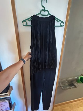 Conjunto top halter plisado y pantalón palazzo