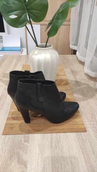 Botines de piel auténtica negros