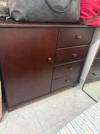 Espejo madera buena y 3 muebles