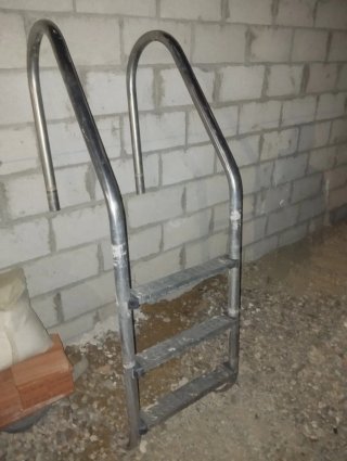 Escalera para piscina de metal
