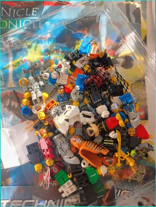 Lotto 7 kg mattoncini e minifigure LEGO