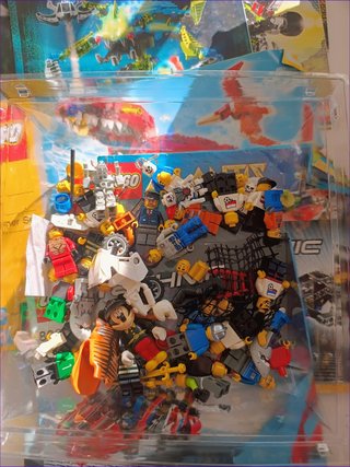 Lotto 7 kg mattoncini e minifigure LEGO