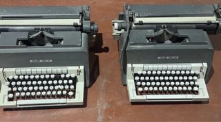 2 Máquinas de escribir Olivetti Linea 98