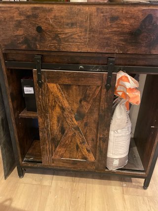 Mueble de madera y metal