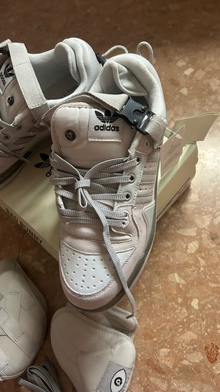 Adidas Bad Bunny Gris/Blanco Talla X