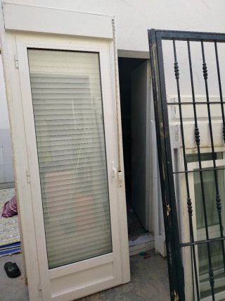 Puerta Climalit 227x80 con persiana