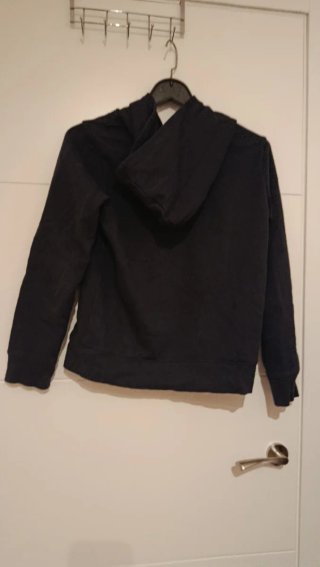Sudadera GAP Negra es talla de niño grande