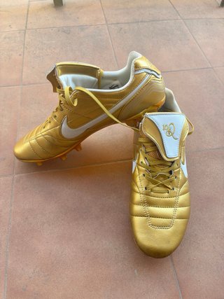 Nike Tiempo Legend R10 Oro Usados una vez