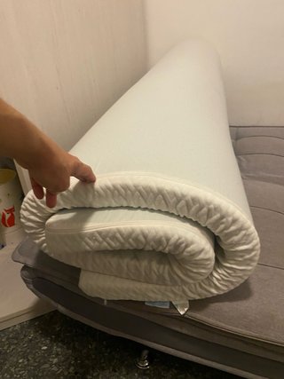 Sofá cama gris con colchón