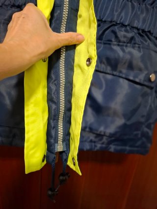 Chaqueta hombre azul y amarillo