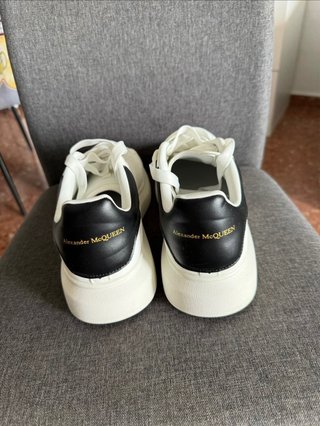 Sneakers Alexander McQueen nere e bianche