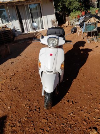 Moto Kymco 49cc Scooter Blanca