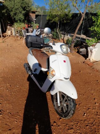 Moto Kymco 49cc Scooter Blanca