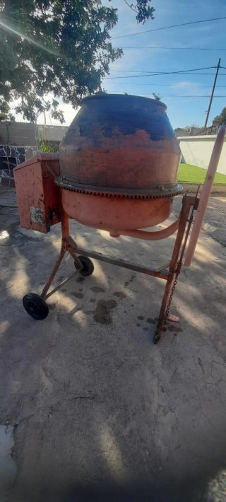 Hormigonera eléctrica de 130 litros