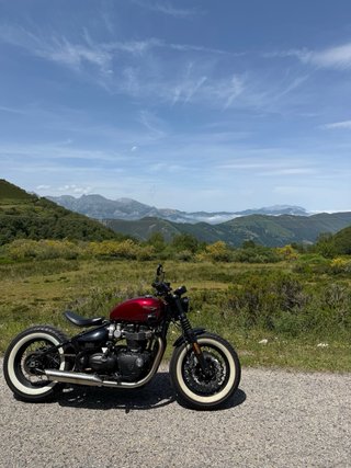 Triumph Bobber black