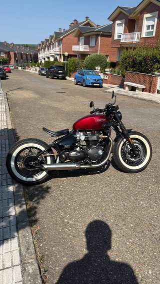 Triumph Bobber black