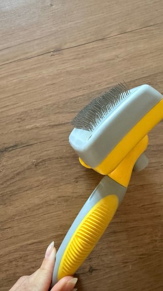 Cepillo Pecute para Perros y Gatos autolimpieza