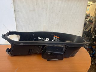 Hueco asiento Honda ADV 350 2023