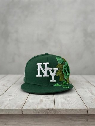Gorra NY verde con bordado floral