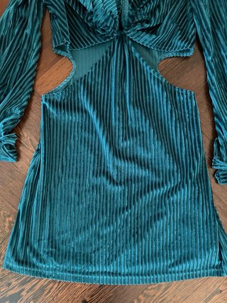 Vestito corto con cut out