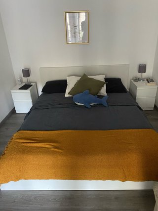Struttura letto matrimoniale e comodini