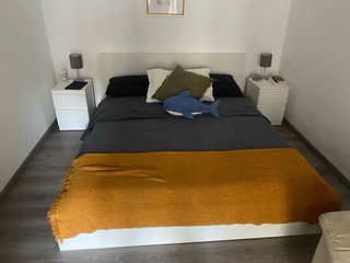 Struttura letto matrimoniale e comodini