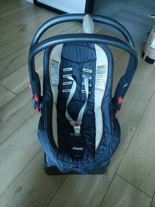 Cuco Chicco Auto-Fix + Base Coche 0-13kg + funda