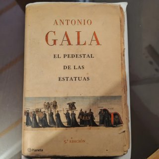 El pedestal de las estatuas (Spanish Edition)