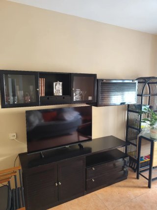 Mueble de salón negro ( Recgr en playa de Miramar)