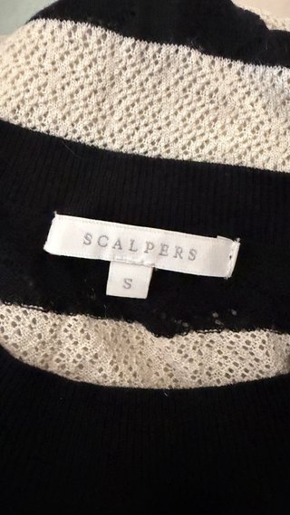 Jersey Scalpers fino calado con motivos calaveras