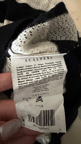 Jersey Scalpers fino calado con motivos calaveras