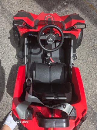 Coche teledirigido Polaris Slingshot Rojo