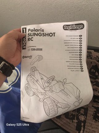 Coche teledirigido Polaris Slingshot Rojo