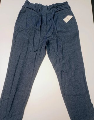 Pantalón ancho azul con cinturón