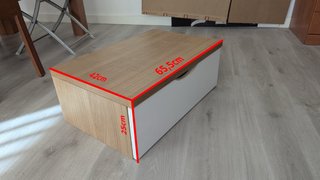 Cajón de madera y blanco