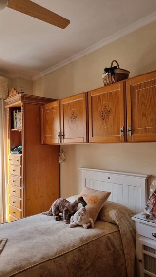 Escritorio y mueble de dormitorio en Antequera.