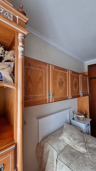 Escritorio y mueble de dormitorio en Antequera.