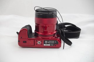 Nikon Coolpix B600 Roja para gente fashion