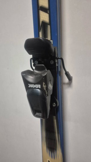 Esquís Dynastar MAX con bastones