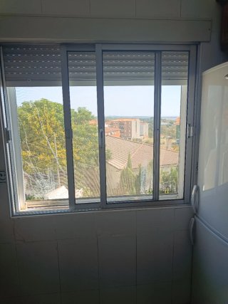 Ventana aluminio gris 1,35m