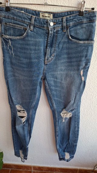 Pantalón vaquero Pull&Bear desgastado