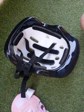 Casco y protecciones rosa
