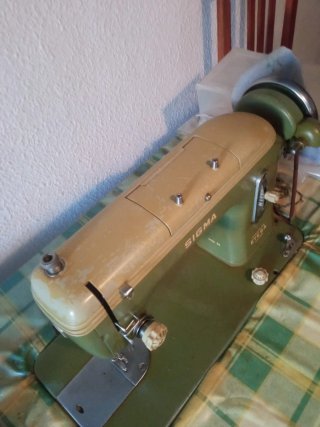 Máquina de coser Sigma antigua